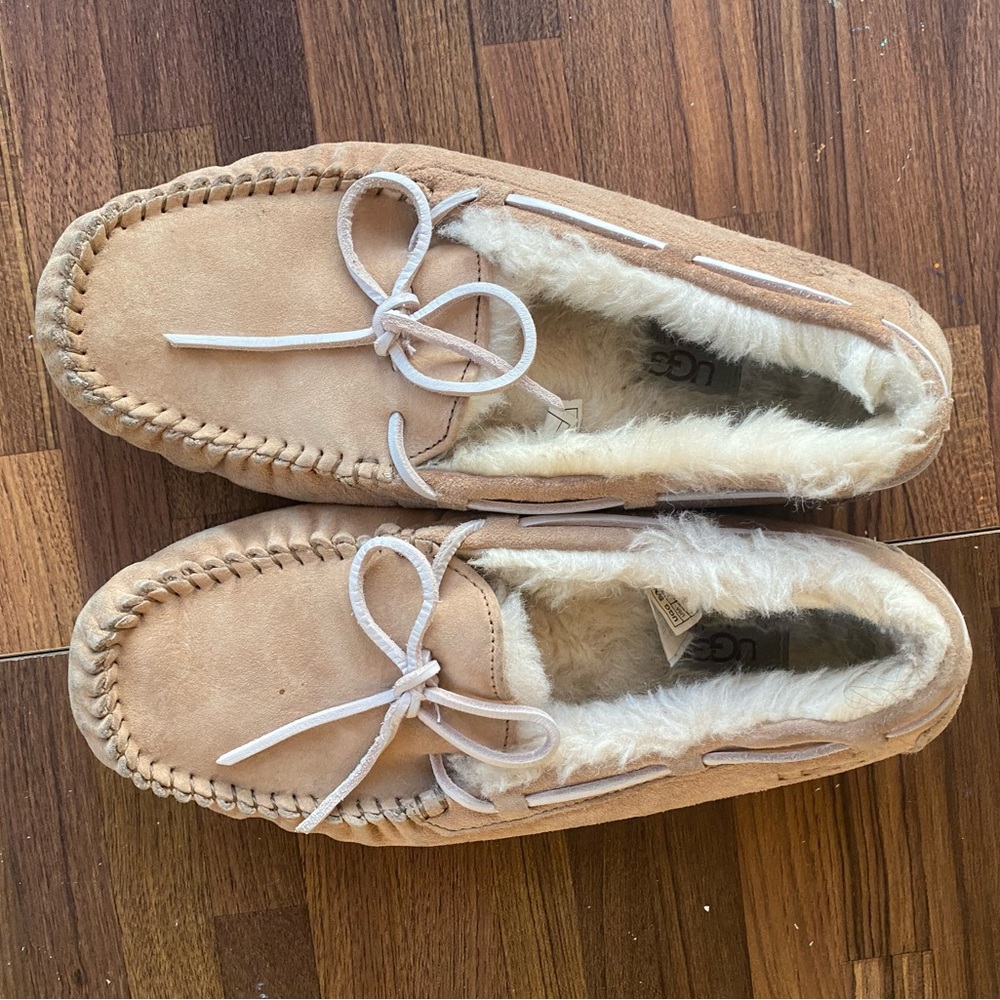 UGG Tan Suede Moccasin Slippers 9W